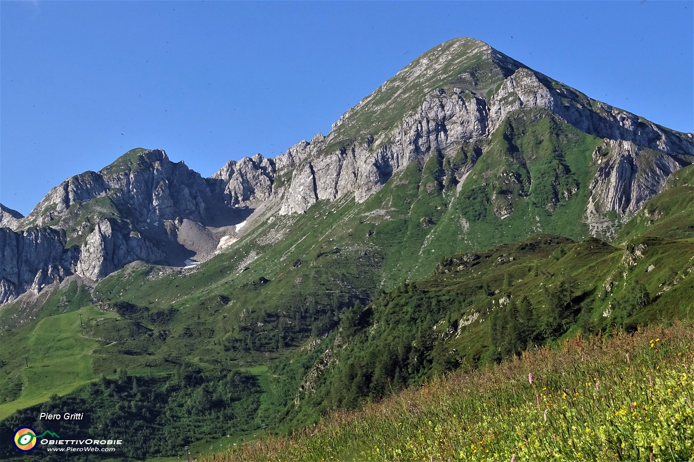 12 Zoom sul Monte Cavallo (2323 m).JPG -                                
